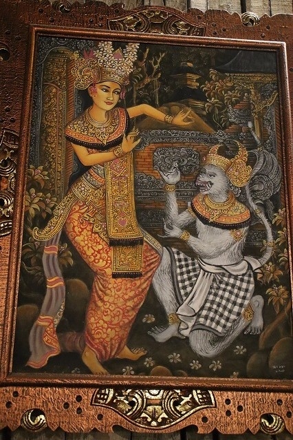 額縁込みで６０万Rp（￥5700）と安いので・・・でも持って帰れないな！