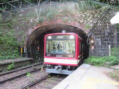 2番線に箱根湯本行き電車が入って来ました。