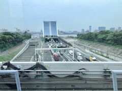 首都高の東京港トンネル
その両サイドには国道３５７号のトンネルも通っています。
