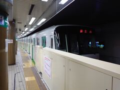 　札幌に到着です！さて今日の宿は北12条駅にあるので麻布方面の地下鉄に乗ります！あっドアが閉まって…って乗り遅れちゃった！次の時間まで待機です。