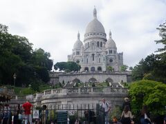 　パリ観光は今日が最終日、行けなかったモンマルトル丘のサクレール寺院に行きました。丘の上の荘厳な寺院には観光客であふれていました。