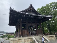 方広寺の鐘楼。東大寺、知恩院の鐘とともに日本三大梵鐘と言われています。
奈良の東大寺にならい大仏を祀るために豊臣秀吉が創建した。