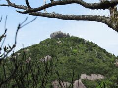 高盤岳（１７１１ｍ）の豆腐岩が見えました！