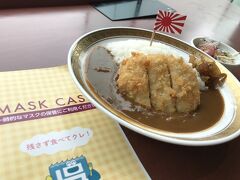 SEASIDE CAFE BEACON

お腹が空いてしまったので外へ。（再入場可能とのこと）
近くの可愛らしいお店でカレーをいただく。旗がついてる！（揚げ物はがんす！）

なにかの推し目当てで来た集団の男性陣がうるさくって、、、早々に退散！