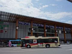 JR長野駅。
駅前のロータリーから、バスに乗って善光寺に向かいました。
片道190円（2022年6月時点）バスだと約10分。歩きだと約30分。(2Km）