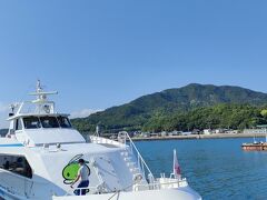 土庄港に戻って、高速船に乗って、高松に戻ります。

昨日と違って青空です。