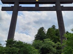 元々はこの土地に本宮大社があったのですが
明治時代に河川の氾濫で流されてしまい、
現在の所に移ったそうです。