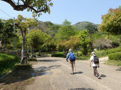 　登山口は二上山ふるさと公園の奥にあります。