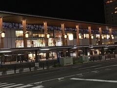 長野駅まで帰ってきた。提灯が美しい。