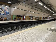 Cais do Sodré駅から電車に乗ってベレン駅へ。

追加で3.5ユーロのチケット購入。
