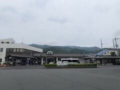 宮津駅

落ち着いた佇まい
駅前も決して派手ではない