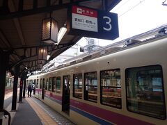 出町柳から叡山電車に乗りかえます。
レトロな雰囲気が素敵です。


