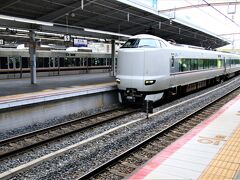 新大阪でサンダーバードに乗換え金沢に向かいます。
