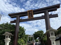 波上宮はモノレールの県庁前駅から
歩いて10～15分ほど。