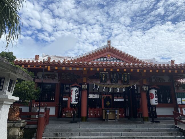 すぐそばにある波の上ビーチは<br />夏場は泳ぐことが出来るビーチです?