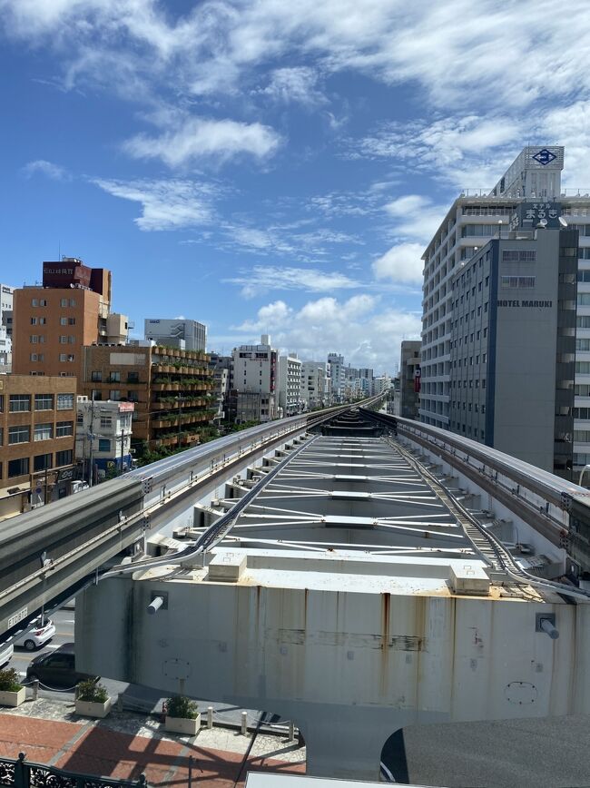 モノレールで向かったのは、<br />首里城公園<br /><br />ご存知の方も多いと思うのですが、<br />首里城は、正殿は皆様ご存知のとおり、<br />2019年10月31日の火災で焼失しております。<br />　<br />現在は正殿を除く部分が見学可能です。