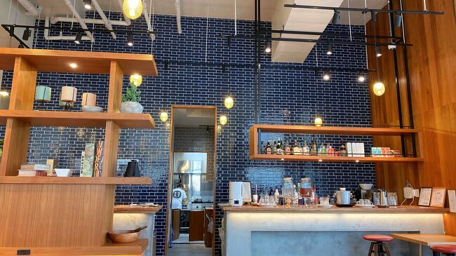 沖縄ひとり旅２日目。<br /><br />PROSTYLE TERRACE NAHAの<br />朝ごはん。<br /><br />このホテルの朝ごはんは、<br />洋食か和食科が選べるのですが、<br />私はパンが好きなので洋食に！<br />とても美味しかったです♡<br /><br />朝ごはんのスペースも<br />とってもおしゃれ！