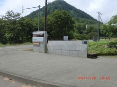 ビジターセンター：大きな看板が無く通り過ぎる所でした。

http://shiretokorausu-vc.env.go.jp/　