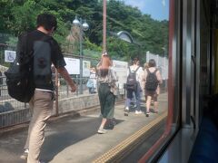 高崎商科大学前駅で何人か下車
多分この大学の学生さん
この駅､大学が近くにあるので今まで一番降車客が多いけど､無人駅です