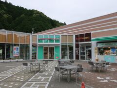 新東名高速道路の静岡サービスエリアで休憩します