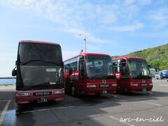 午前中は、宗谷バスの「礼文Aコース」の観光に出かけます。
今回は、なんと2階建てのバスでした(+_+)。