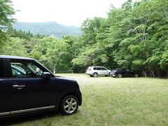 １４：４０　「鹿川キャンプ場」へ下山

さて、これから行く五右衛門風呂
出発前日にGoogleマップで見つけたんだけど
「４月に行ったら源泉ホースが流されて利用不可だった」
という気になるクチコミが

今は入れるのかな、どうなのかな
ちょうど健脚五人衆がいたので聞いてみたけど
行ったことがないのでわからないとのこと
ふむー

