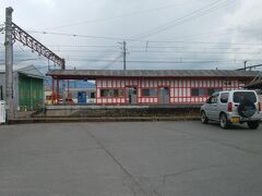 13：35下之郷駅下車。
鳥居風？の駅
予定より1本早いのに乗れたので、こちらで途中下車してみた。