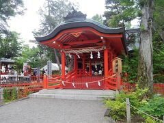 歩いてすぐの生島足島神社に。
池にがちょうがいた。

それにしてもこちらの神様って
生きとし生けるもの万物に生命力を与える神様と生きとし生けるもの万物に満足を与える神様ってすごくないですか…。

今年は御柱祭があったようで御柱が祀ってあったり、御朱印帳も特別印だったりだった。
御柱って諏訪だけじゃないのね。