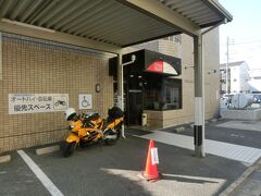 １６時２０分到着。

屋根付きでバイクスペースが有るからこちらの宿に決めました。
楽天トラベル　クーポン使用で　４９００円