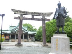 大阪城豊國神社、雨のせいか閑散