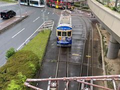 路面電車が走っています。
ブラックサンダーで有名な有楽製菓の工場が豊橋にあります。
