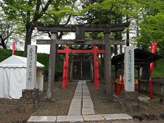 鶴ヶ城内にある“鶴ヶ城稲荷神社”は、城がつくられた当初から守護神として祀られていたと伝えられており、稲荷大神を祀っている神社として有名。