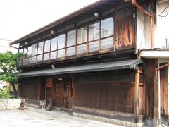 ４時過ぎにぶらぶら歩いて京都「旧島原界隈」に来ました、

通り道なので久しぶりに立ち寄ってみましたが以前のままです。

花屋町通りの「きんせ旅館」も在りました。