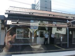 信号待ちで永山駅にしばし停車。