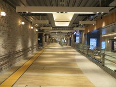 横浜駅南口（中央南改札と南改札の間）に数年前にできたエキュートエディション横浜。
新しくてきれいな通路。
いつも混雑が激しい横浜駅の中にあってここはきれいだし、静かだし。
