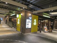 雰囲気のいいカフェもあります。
５ＣＲＯＳＳＴＩＥＳ　ＣＯＦＦＥＥ