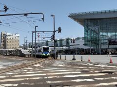 ●JR/福井駅

駅に戻って来ました。
昔の駅前に比べると、すごくモダンで、すっきりした駅前。
とってもお気に入りです。
さて、今から、大野方面へ移動します。