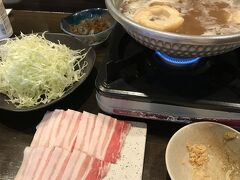 ２日目の夕食は前回食べて感激した、あぐー豚のしゃぶしゃぶ。
オーシャンBooは沖縄にあるチェーン店で、ここは恩納村の店。
ホテルから車で25分。