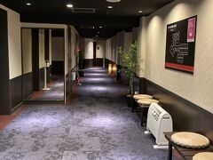 宿の廊下。人気がないなぁ。
