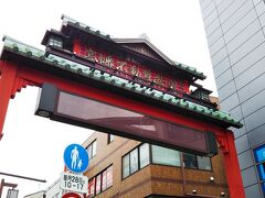 というわけで、京王線「高幡不動駅」から「高幡不動尊」へ☆
駅前から参道が続いてます。