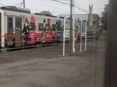 厚岸駅に到着しました。
昨日乗ったルパン三世ラッピング列車が停車していました。
厚岸駅始発の列車と思います。