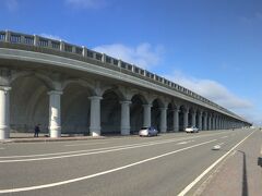 ちょっと早めに駅前に戻って車を返し、付近を散策。

かつて、樺太航路が発着していた港の名残。
これが戦前に建設されたころは、大勢の人が樺太と北海道を行き来していた。
隙を見せると領土を取りに来る大国主義が、か弱い国を蹂躙する。
地球はだれのものだろうか。