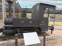 熱海駅前にはＳＬ
熱海軽便鉄道７機関車
明治40年から大正12年まで小田原―熱海間２５Kmを2時間40分かけて走ったと書かれていました。
