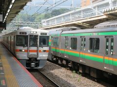 折り返しとなる島田行きが３１３系電車で入って来ました。