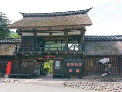 早々に宿に到着！
なかなか雰囲気のあるかやぶきの宿です。

かやぶきの郷　薬師温泉　旅籠

チェックイン前でしたが、それまでに見る所が沢山あるようで丁度良かったです。