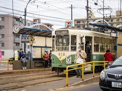 十字街で下車。
乗ってきたのはアレでした。
かわいいー

また函館に来ることがあったら
車両選んで乗りたいな。

この時間に函館駅に来るとか
わかればいいのに。