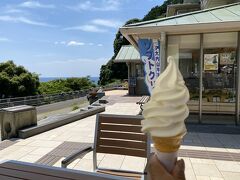 無茶苦茶暑かったので
「鬼ヶ城センター」でソフトクリームを食べます。