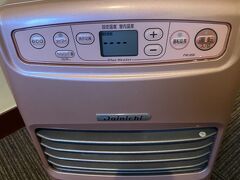 ホテルはシングルルームで安くて綺麗な部屋でした。
エアコンよりもヒーターの方が好きなので部屋に置いてあってありがたかったです。
