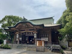 大阪の街中にあるなんて思えない本殿
静かにゆったりと、時間が流れていきます

この神社の印は、白鷺のマーク
まるでJALの鶴丸のような感じでした
JALで大阪に来て、この神社を訪れるなんて
縁を感じてしまいました



