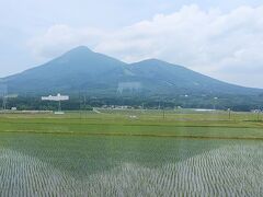 お天気も良かったので磐梯山がバッチリ☆彡
田植えの終わった水田に磐梯山が写っていて良い感じ！！
